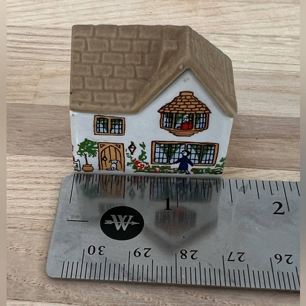 Wade Miniature Porcelain Rose Cottage Wade England Whimsey in the Vale 1993 - Picture 6 of 6